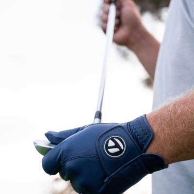 TaylorMade-TP-TourPerformance-Handschuh-Cabretta-Leder-blau-navy-lifestyle-800x1015px